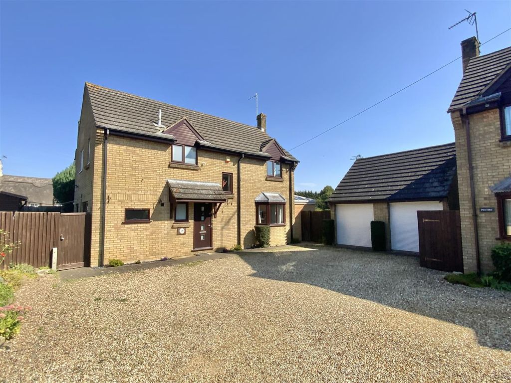 4 bed detached house for sale in High Street, Paulerspury, Towcester NN12, £585,000