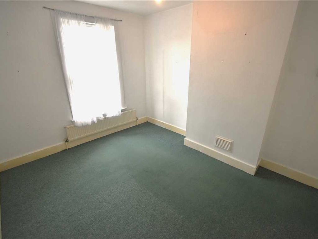 3 bed property for sale in Carrington Road, Dartford DA1, £330,000