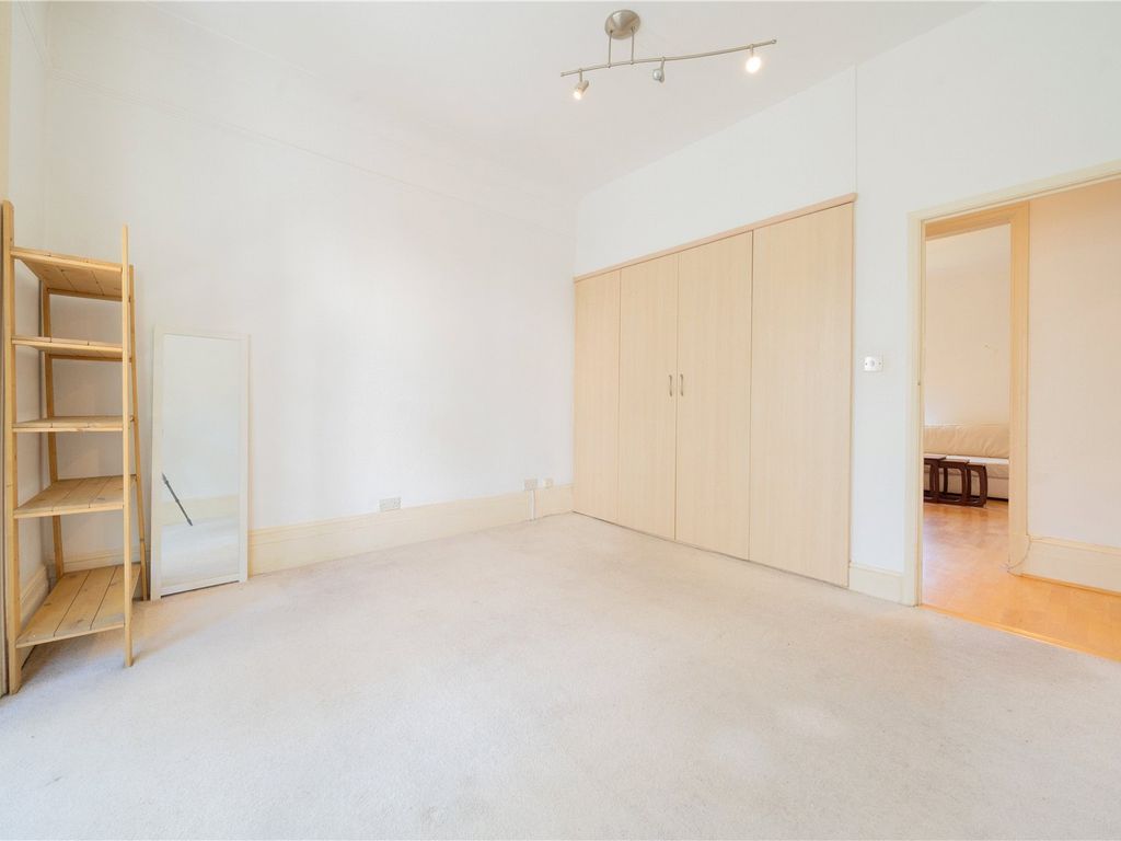 1 bed flat for sale in Barclay Road, London SW6, £485,000