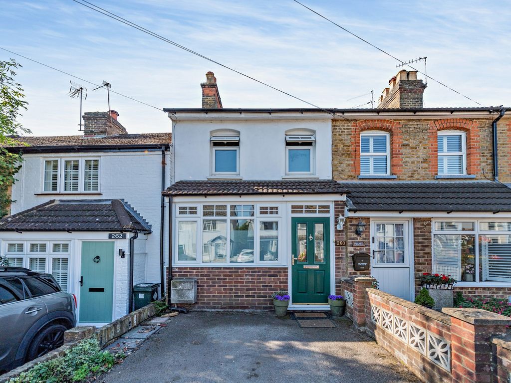 2 bed cottage for sale in New Road, Croxley Green, Rickmansworth WD3, £475,000