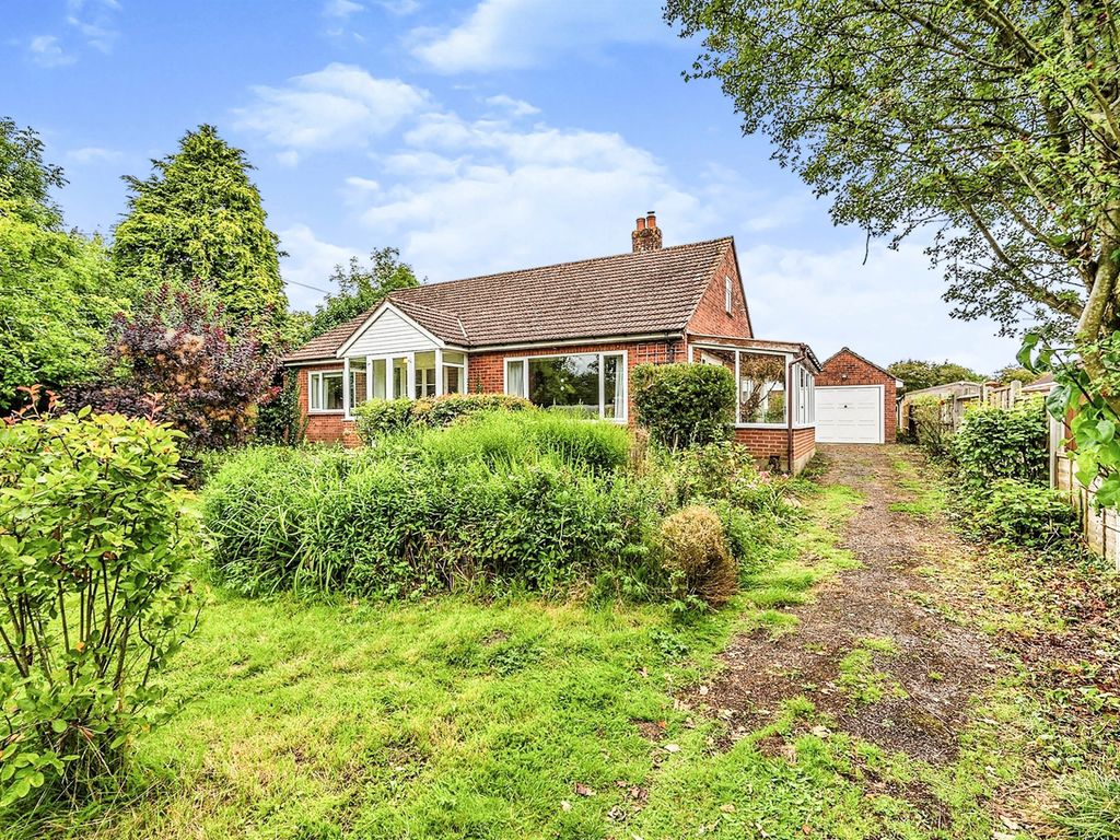 3 bed detached bungalow for sale in Winsor Lane, Winsor, Southampton SO40, £600,000