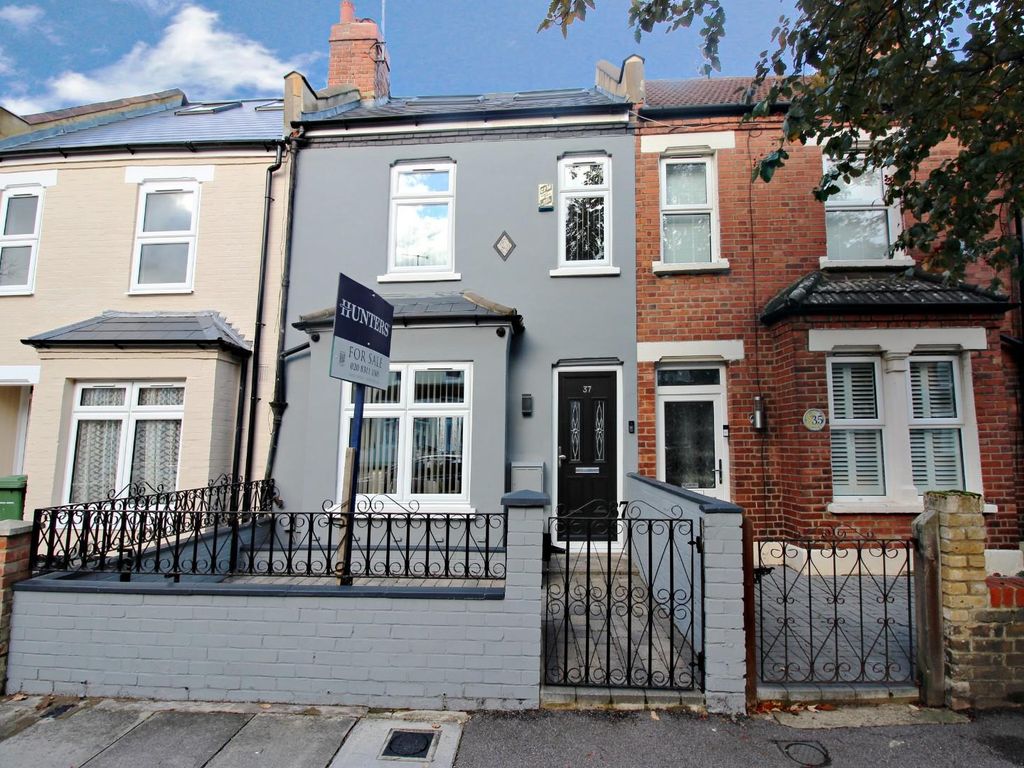 4 bed property for sale in Abbey Grove, London SE2, £550,000