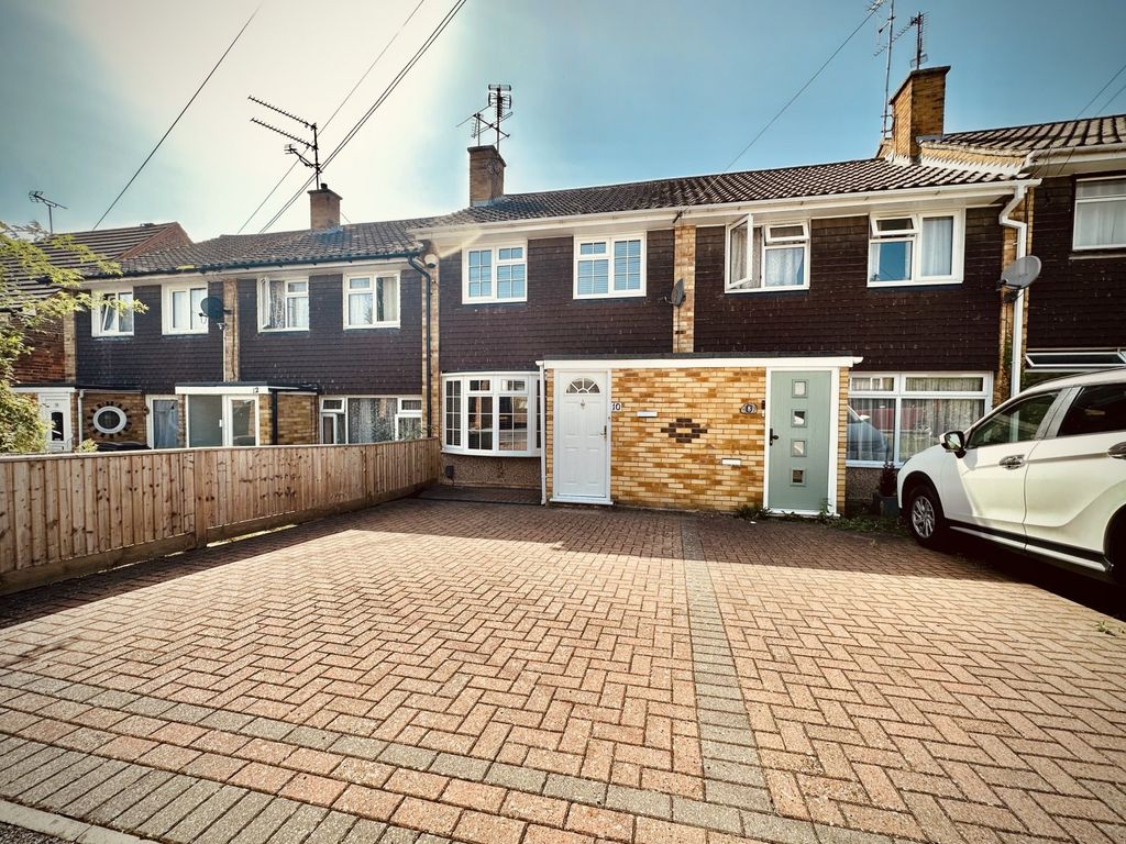 3 bed terraced house for sale in Tyberton Place, Reading, Berkshire RG1, £340,000