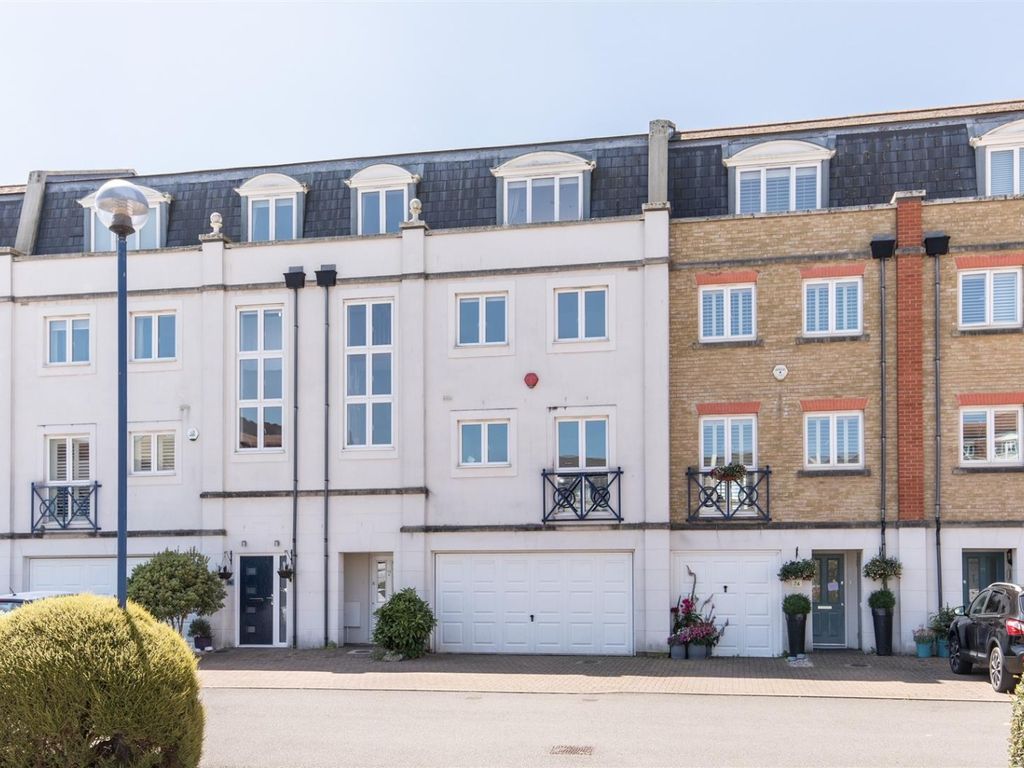 4 bed town house to rent in The Piazza, Eastbourne, East Sussex BN23, £2,650 pcm