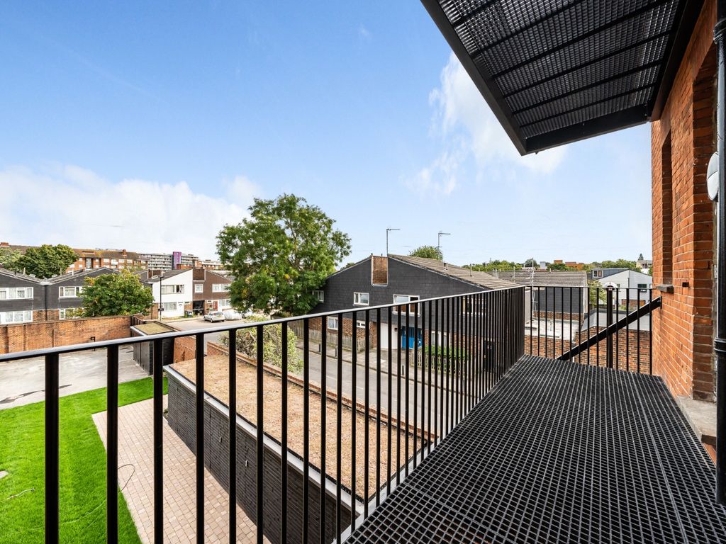 New home, 2 bed flat for sale in Amersham Vale, London SE14, £500,000
