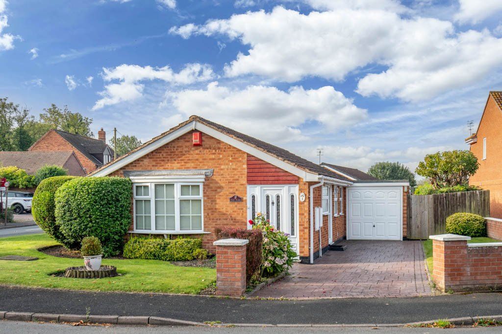 3 bed bungalow for sale in Rosemary Drive, Stoke Prior, Bromsgrove, Worcestershire B60, £360,000