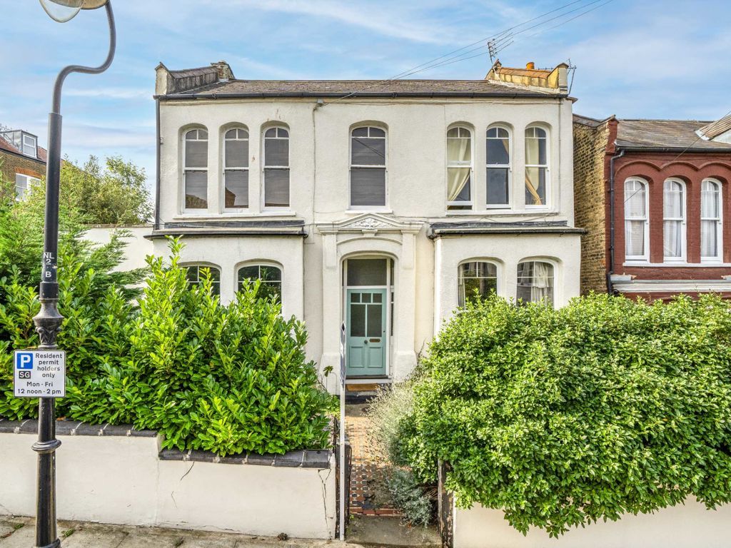 2 bed flat for sale in Nelson Road, London N8, £550,000