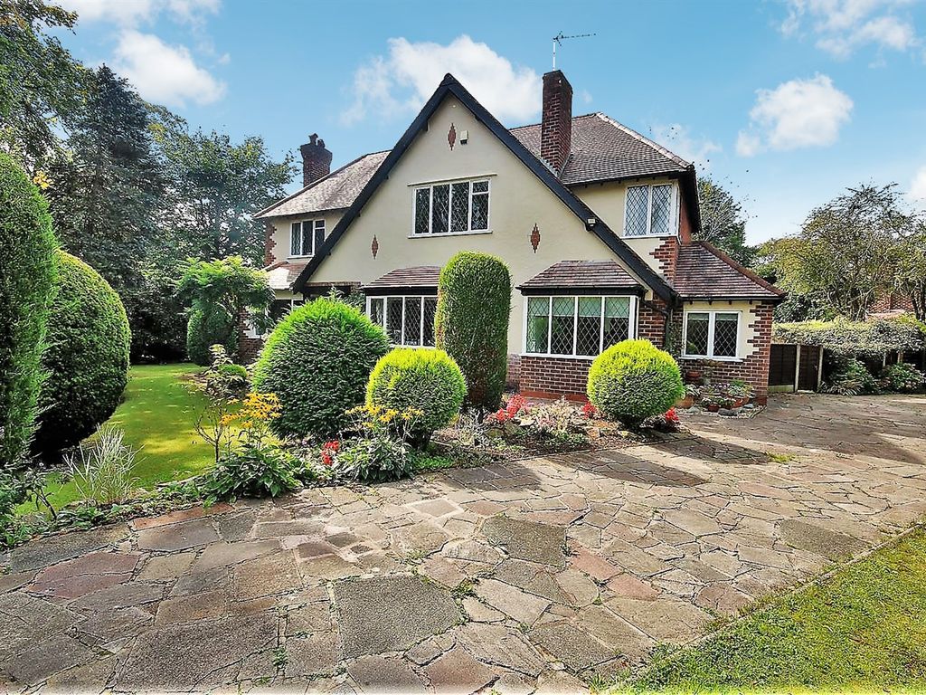 5 bed detached house for sale in Broad Walk, Wilmslow SK9, £1,195,000