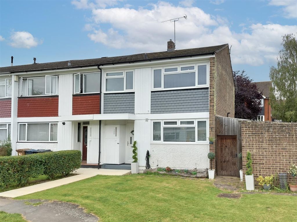 3 bed end terrace house for sale in Monks Walk, Buntingford SG9, £365,000