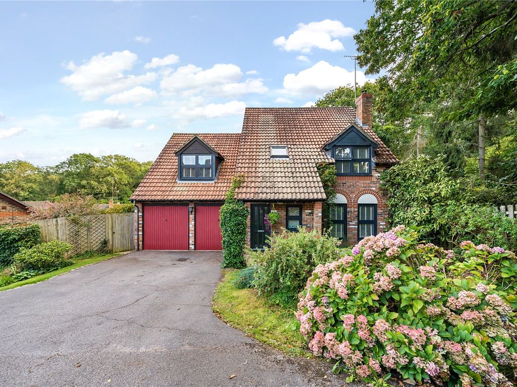 4 bed detached house for sale in Tarragon Way, Burghfield Common, Reading, Berkshire RG7, £699,950