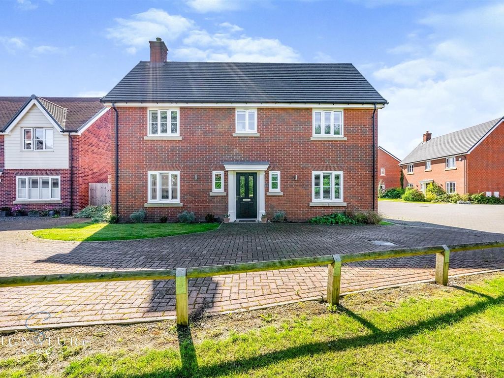4 bed detached house for sale in Horwood Close, Aston Clinton, Aylesbury HP22, £700,000