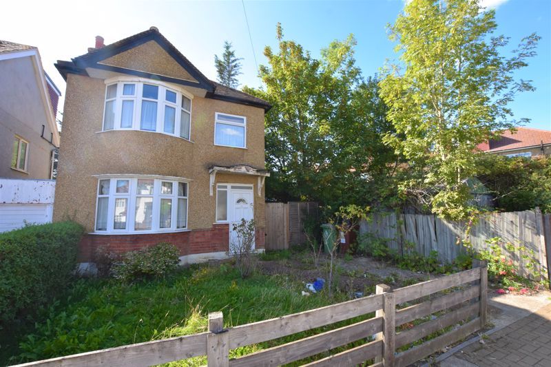3 bed detached house for sale in Warham Road, Harrow HA3, £500,000