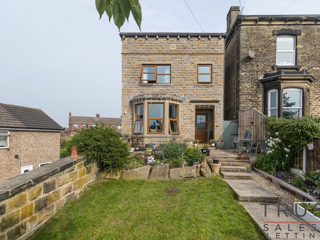 6 bed detached house for sale in Bunkers Lane, Batley WF17, £399,950