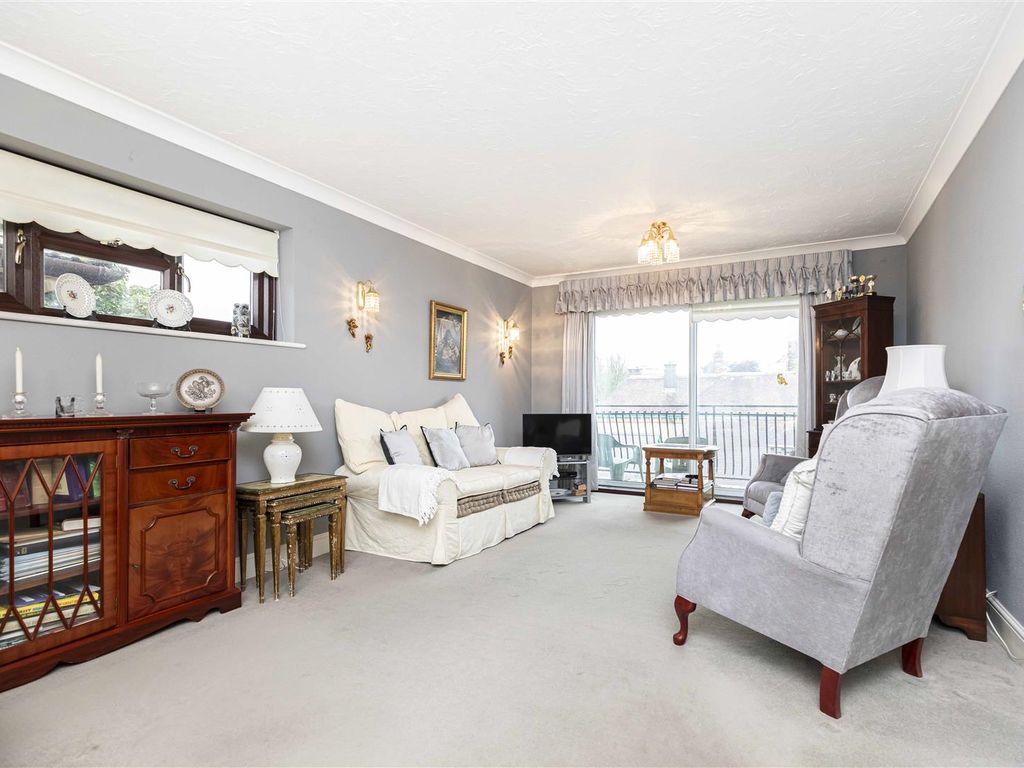 2 bed flat for sale in Old Christchurch Road, Bournemouth BH1, £275,000