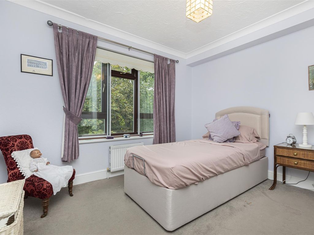 2 bed flat for sale in Old Christchurch Road, Bournemouth BH1, £275,000