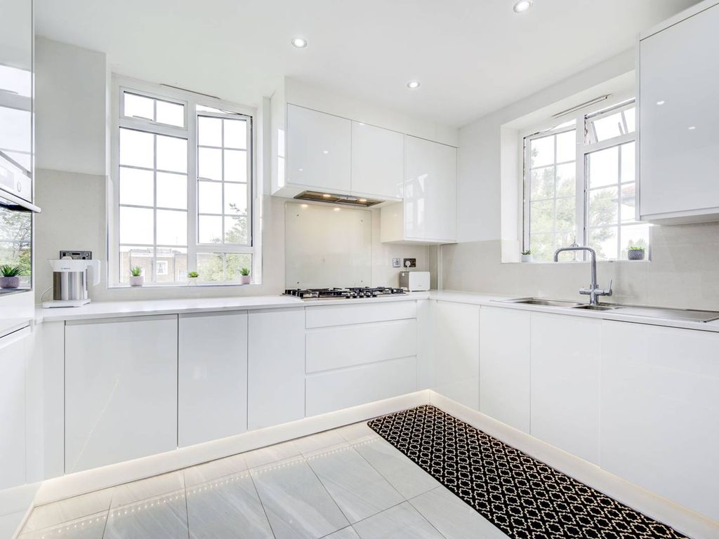 3 bed flat for sale in Frithville Gardens, Shepherd's Bush, London W12, £700,000