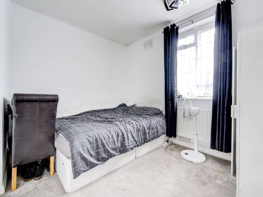 3 bed flat for sale in Frithville Gardens, Shepherd's Bush, London W12, £700,000