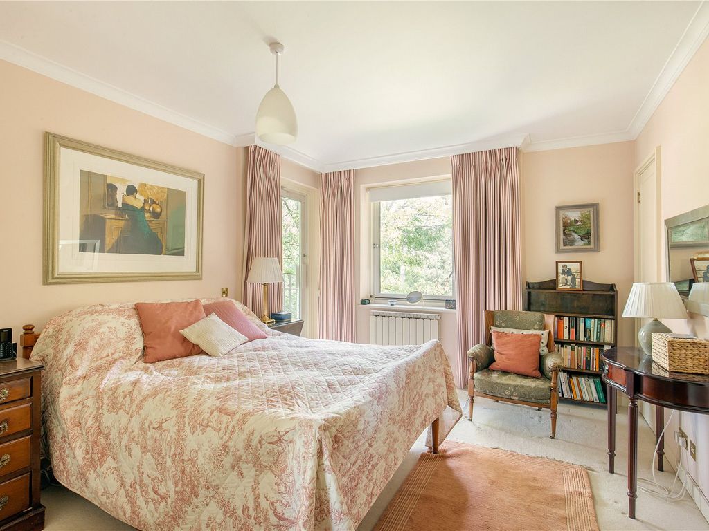 3 bed flat for sale in Grange Road, Cambridge, Cambridgeshire CB3, £750,000