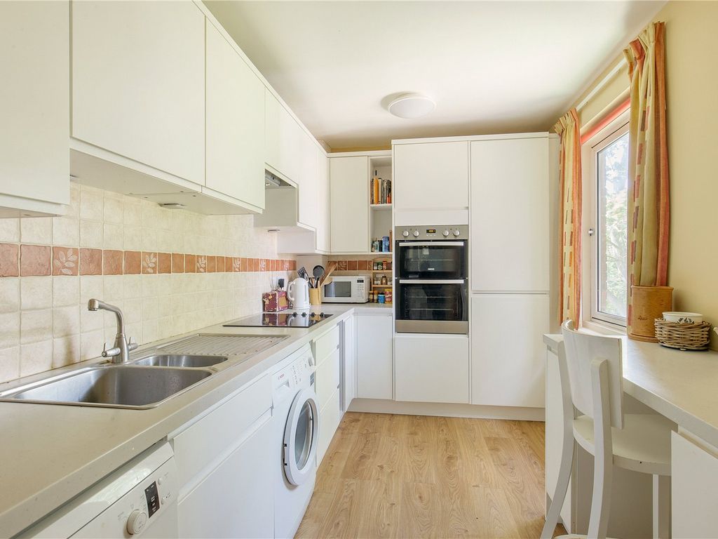 3 bed flat for sale in Grange Road, Cambridge, Cambridgeshire CB3, £750,000