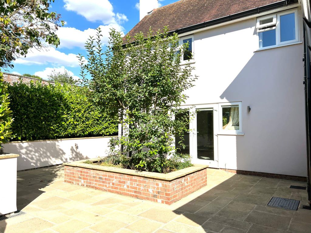 5 bed detached house for sale in Chilton Foliat, Hungerford, Wiltshire RG17, £895,000