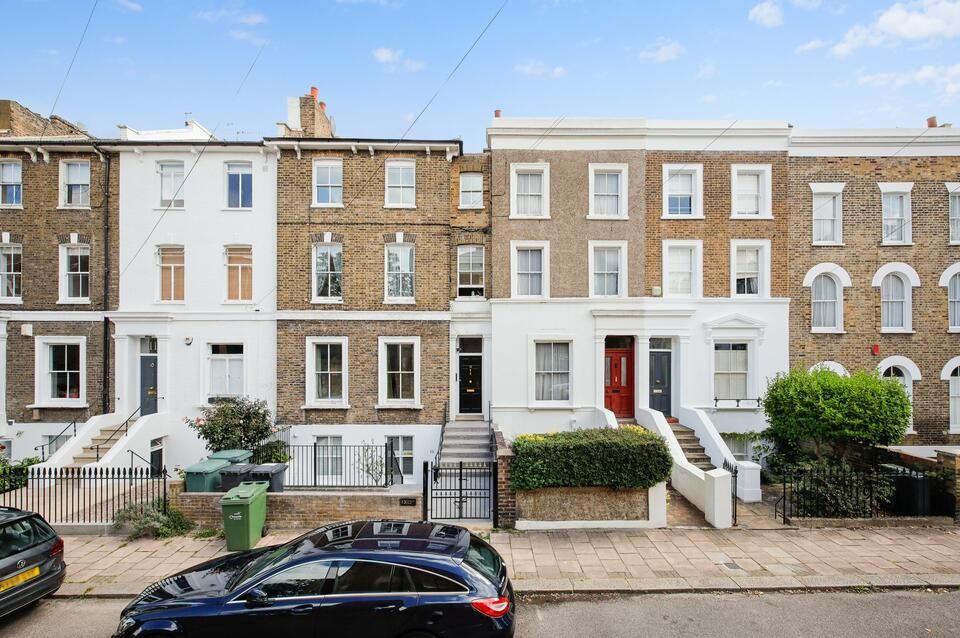 2 bed flat for sale in St. Martin's Road, London SW9, £650,000
