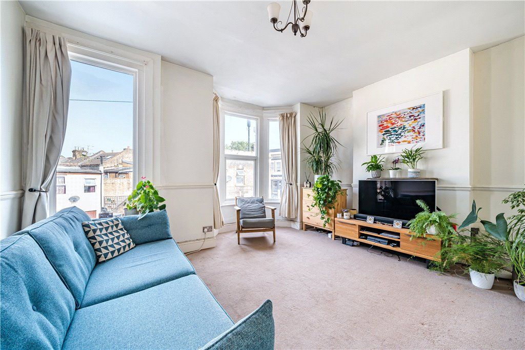 2 bed flat for sale in Frith Road, Leytonstone, London E11, £380,000