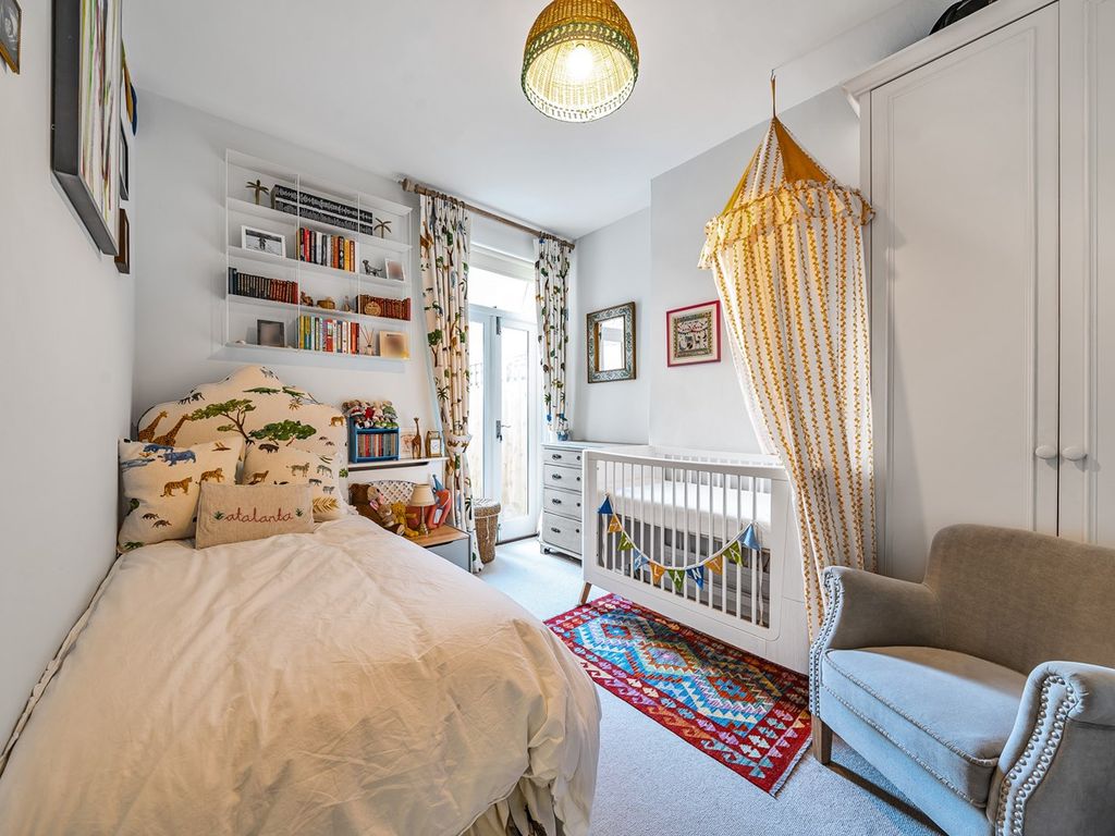 2 bed flat for sale in Dymock Street, London SW6, £650,000