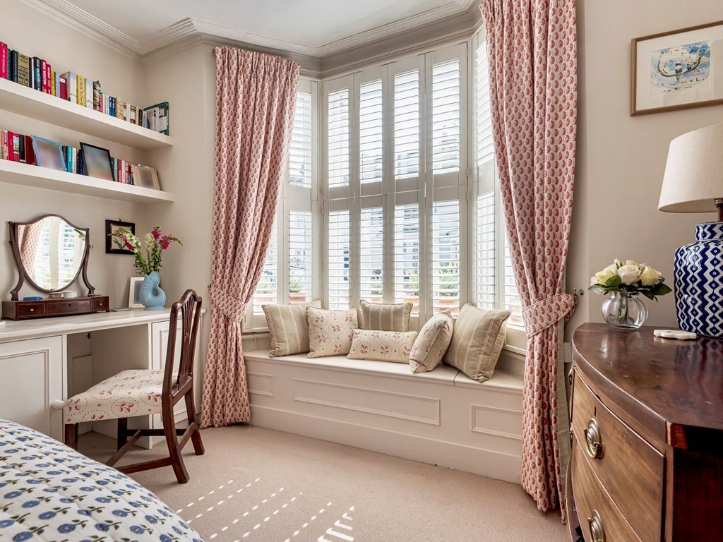 2 bed flat for sale in Dymock Street, London SW6, £650,000