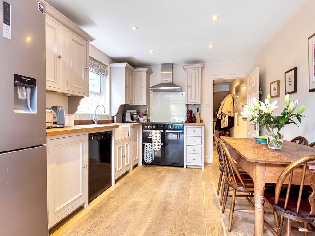 2 bed flat for sale in Dymock Street, London SW6, £650,000