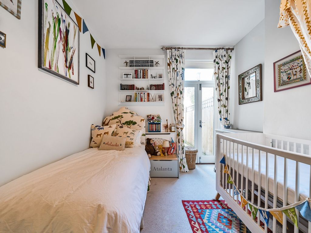 2 bed flat for sale in Dymock Street, London SW6, £650,000