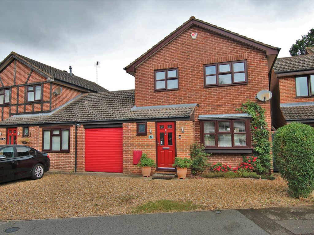 3 bed semi-detached house for sale in Culloden Way, Wokingham RG41, £520,000