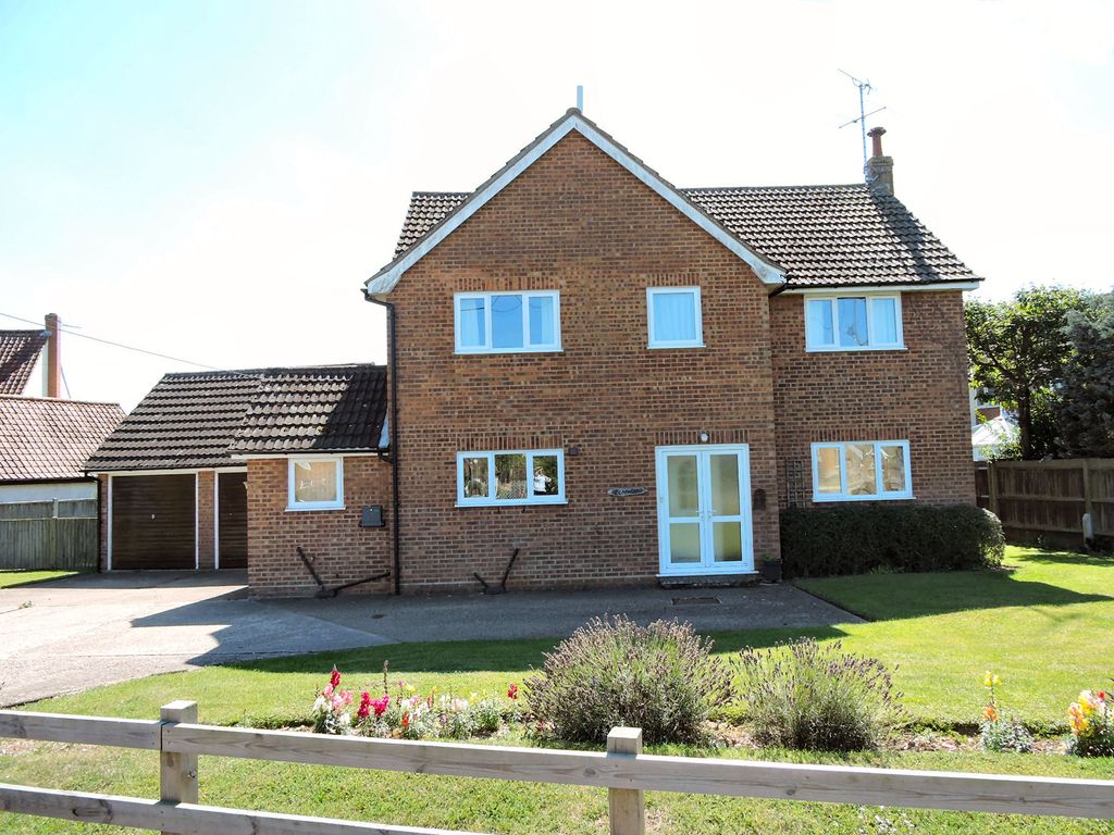 4 bed detached house for sale in Bannister Green, Dunmow CM6, £650,000