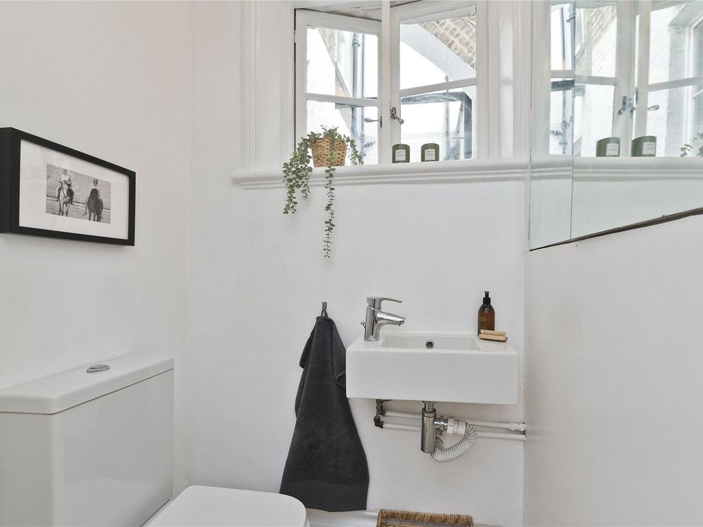 2 bed flat for sale in Kensington Gardens Square, London W2, £1,495,000