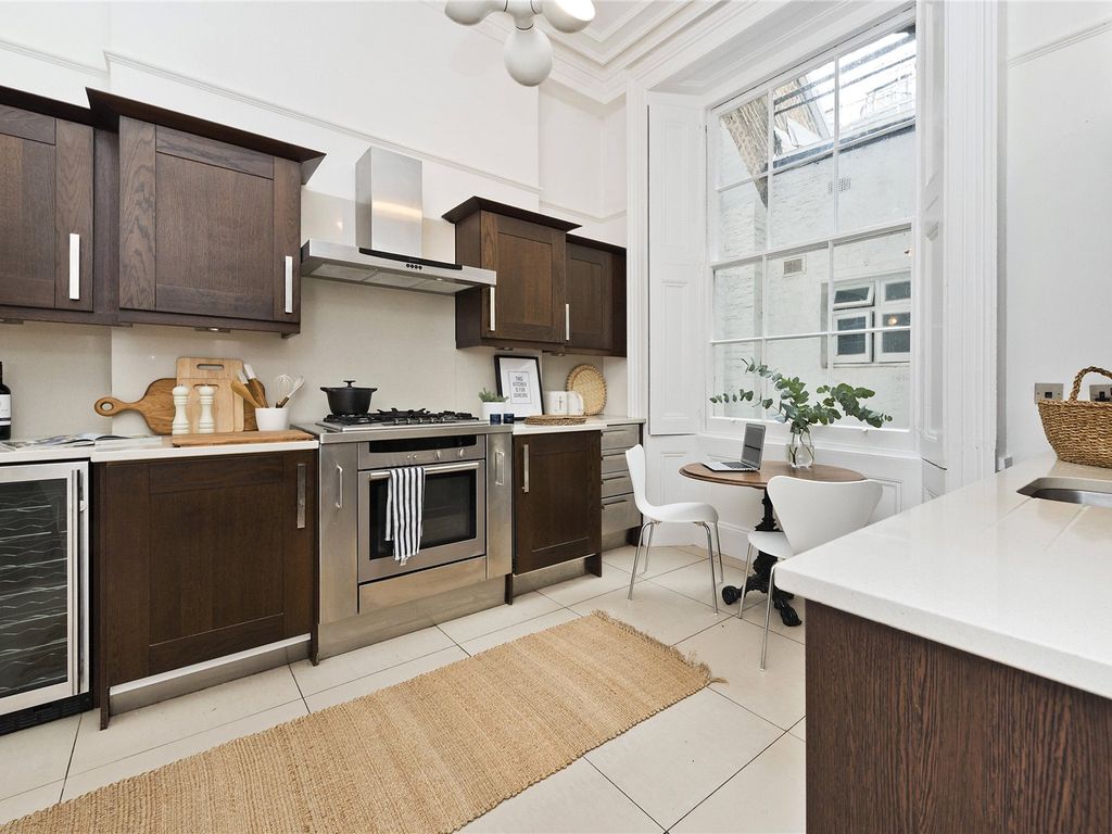 2 bed flat for sale in Kensington Gardens Square, London W2, £1,495,000