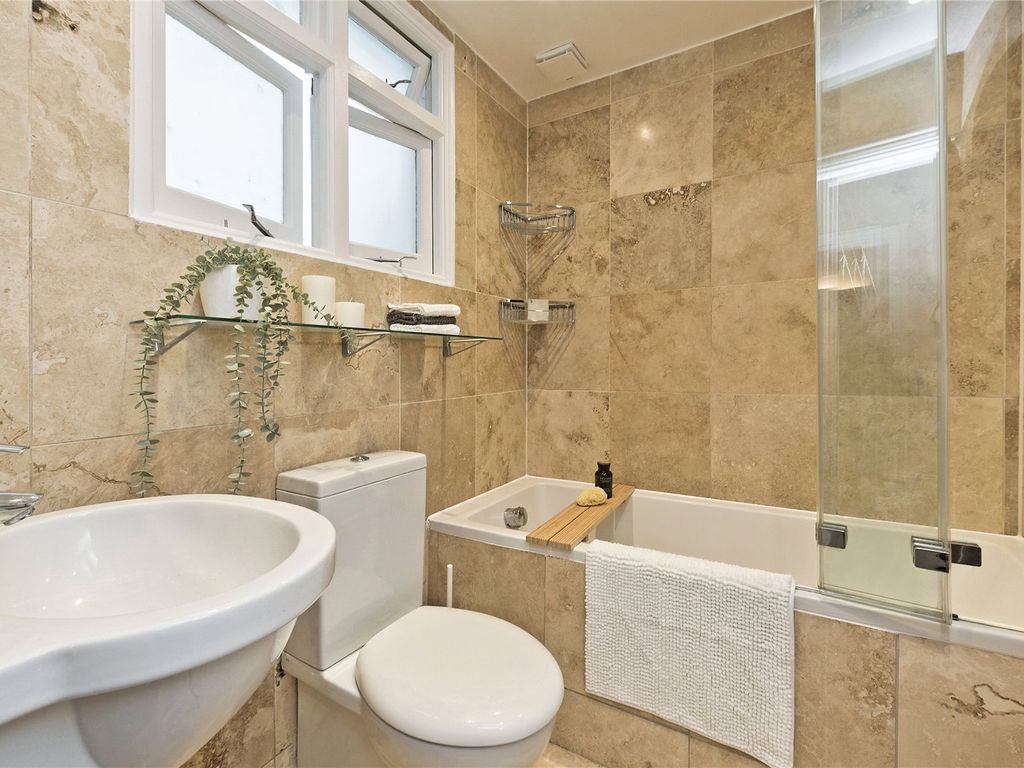 2 bed flat for sale in Kensington Gardens Square, London W2, £1,495,000