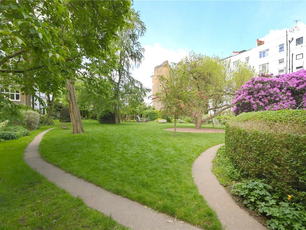 2 bed flat for sale in Arundel Court, 43-47 Arundel Gardens, Notting Hill, London W11, £1,000,000