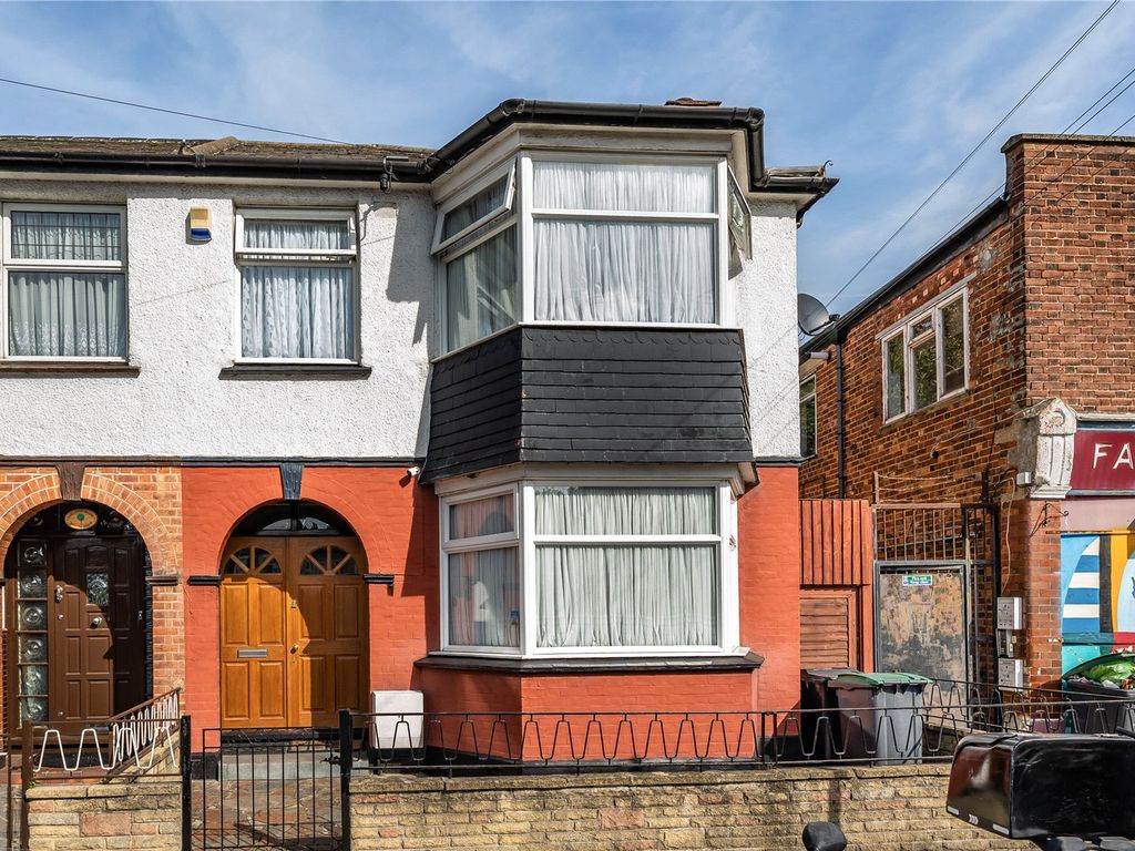 3 bed end terrace house for sale in Oakdale Road, London N4, £700,000