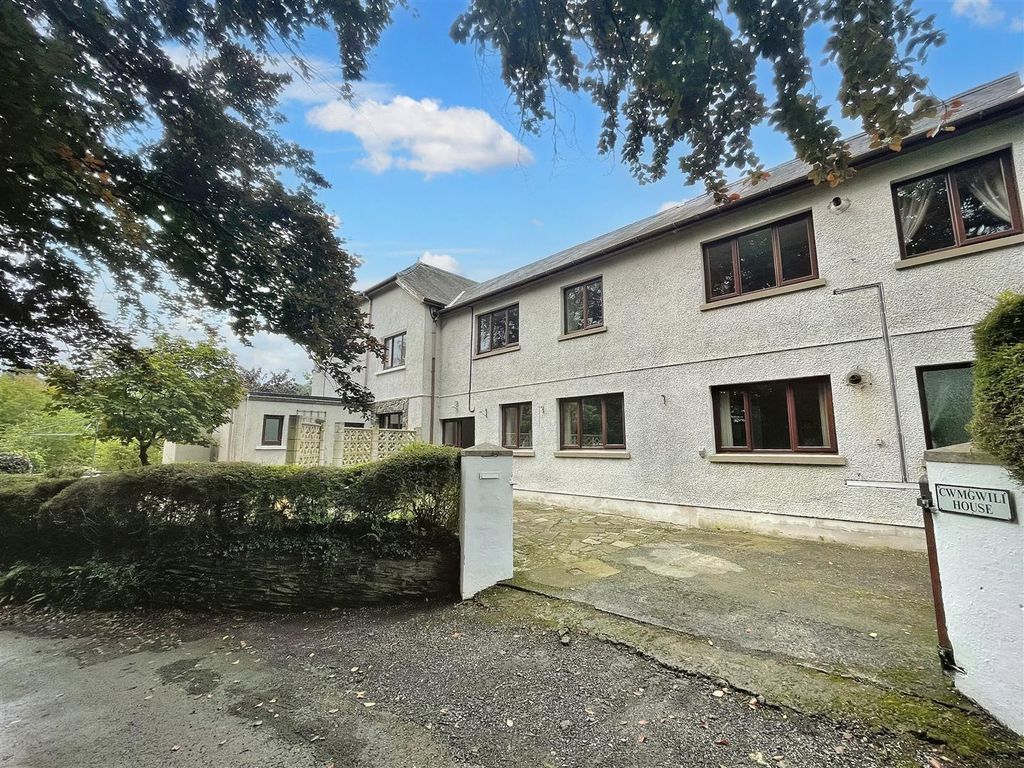 8 bed detached house for sale in Bronwydd Arms, Carmarthen SA33, £600,000