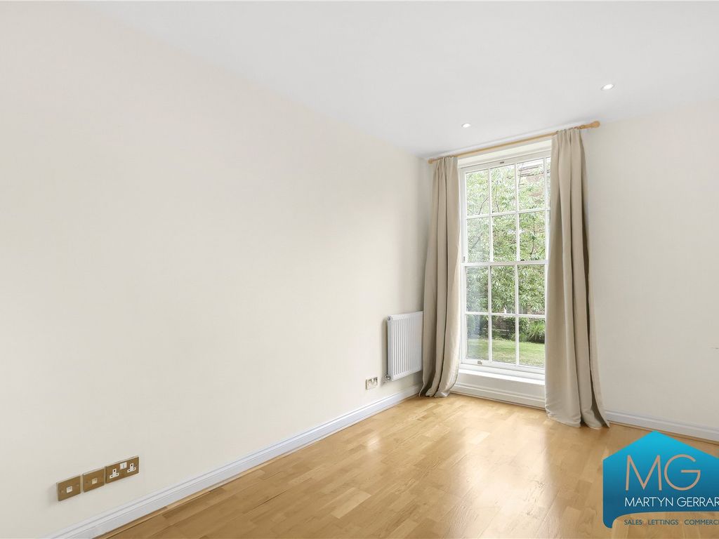 3 bed flat for sale in Princess Park Manor, Royal Drive N11, £500,000