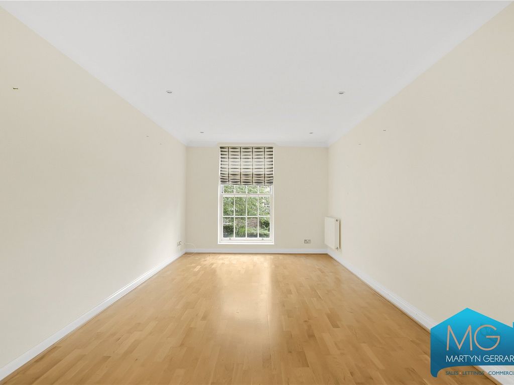 3 bed flat for sale in Princess Park Manor, Royal Drive N11, £500,000