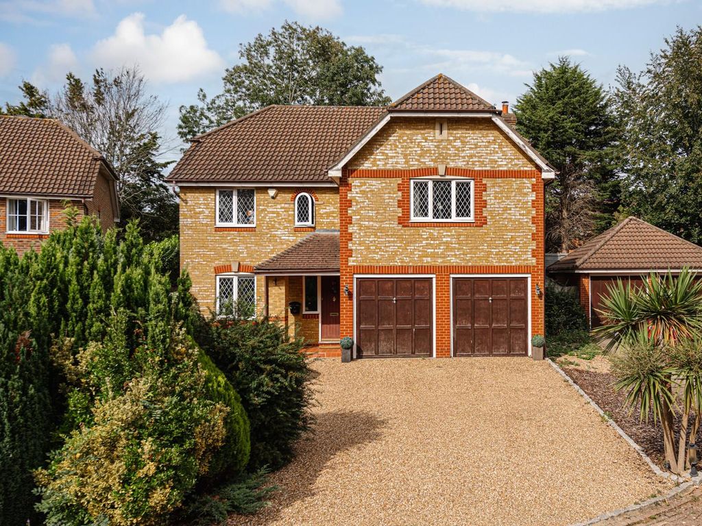 5 bed detached house for sale in The Dell, Tadworth KT20, £1,050,000