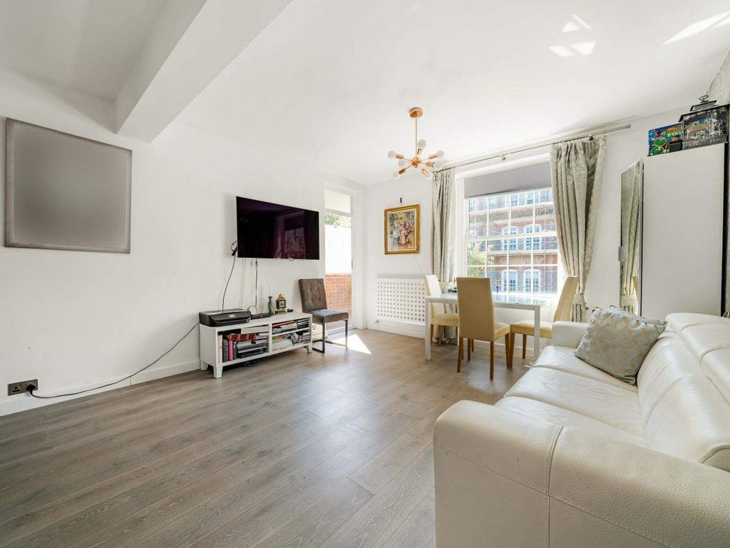 2 bed flat for sale in Barrow Hill Estate, London NW8, £700,000