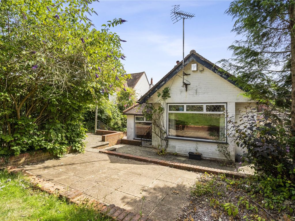 4 bed detached bungalow for sale in Stanley Hill, Amersham HP7, £675,000