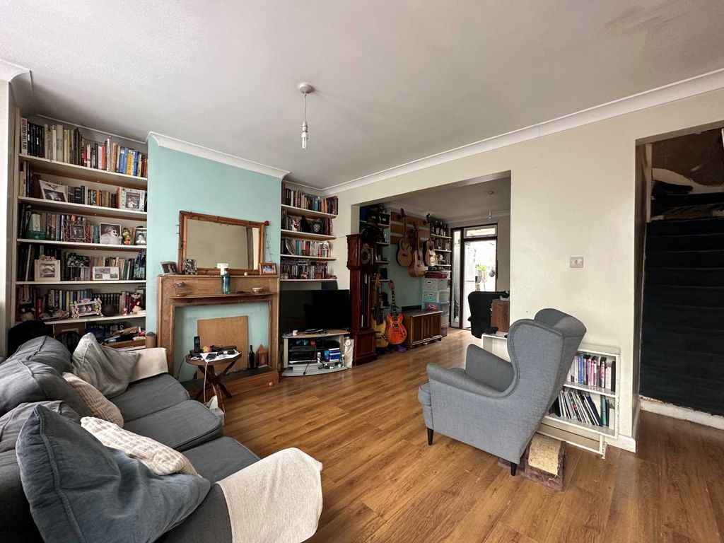 3 bed property for sale in Overton Road, Abbey Wood, London SE2, £350,000