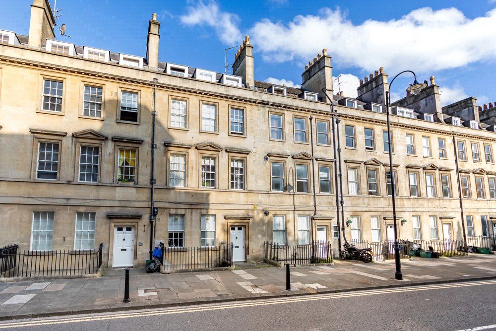 3 bed flat for sale in The Paragon, Bath BA1, £350,000