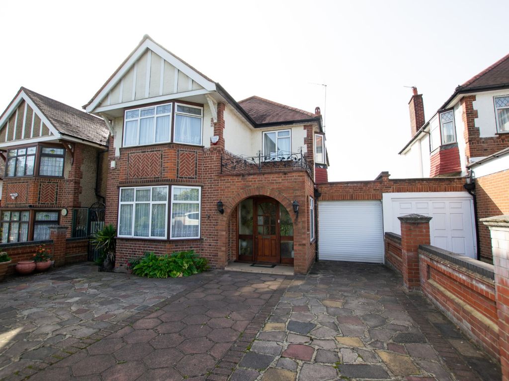 4 bed detached house for sale in Powys Lane, London N14, £1,200,000