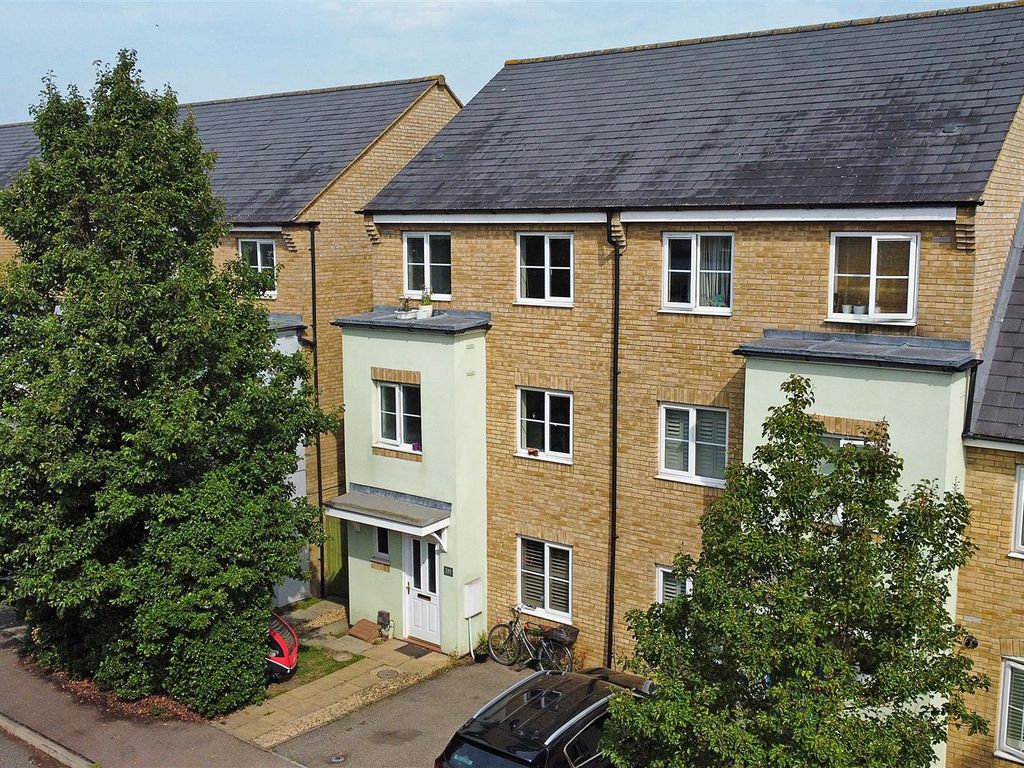 5 bed town house for sale in Wellbrook Way, Girton, Cambridge CB3, £525,000