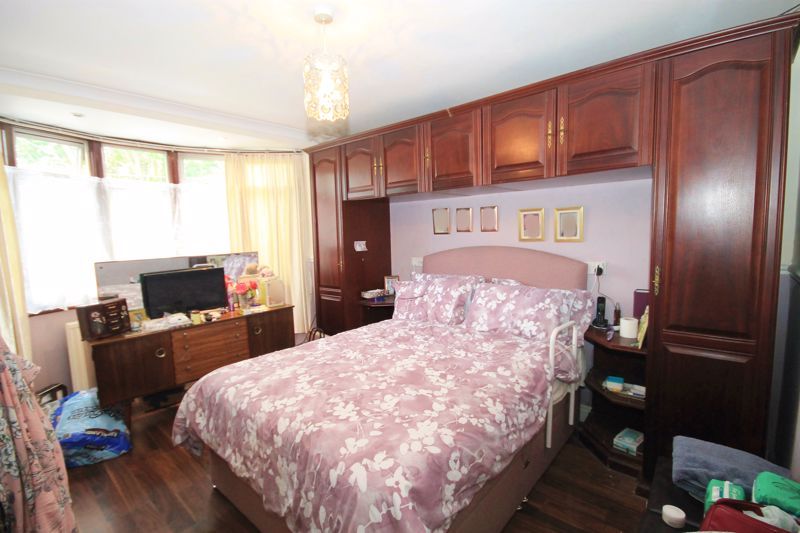 4 bed terraced house for sale in Cornwall Avenue, Southall UB1, £550,000