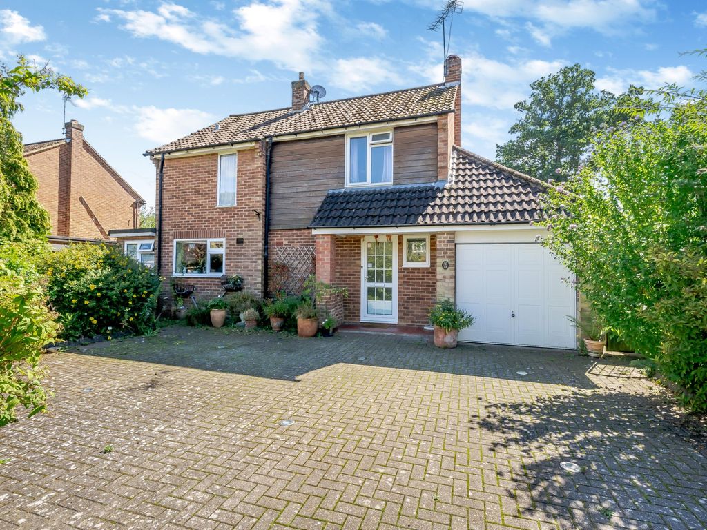 5 bed detached house for sale in Tweenways, Chesham HP5, £750,000