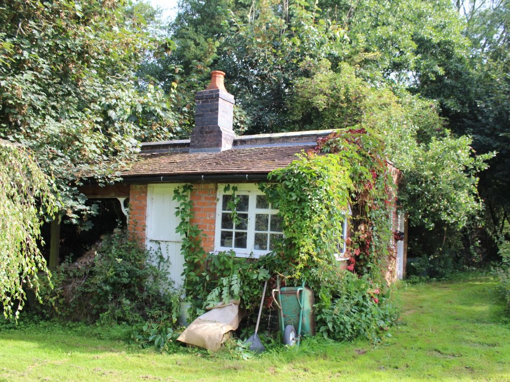 2 bed detached house for sale in Park Gate Cottage, Rochford WR15, £450,000